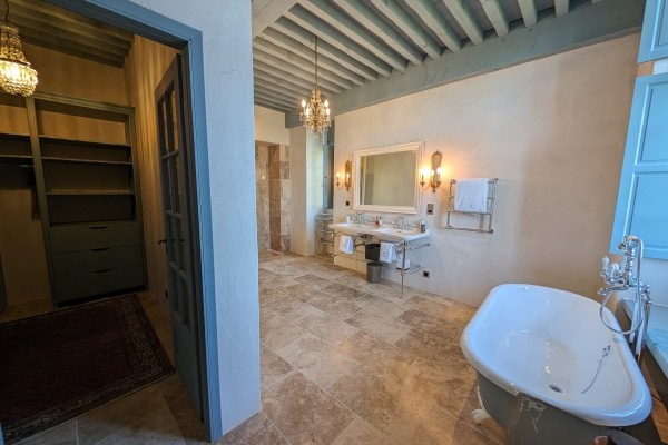 Bathroom1 - Grande Suite