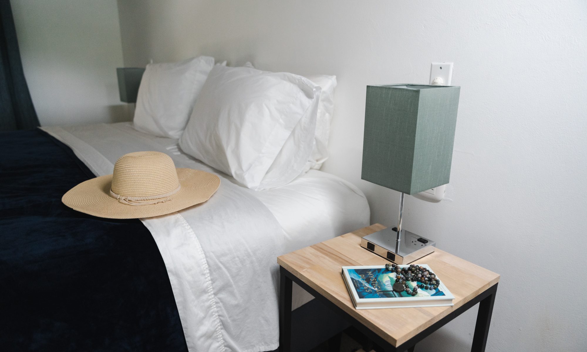 Kingsize bed and bedside tables